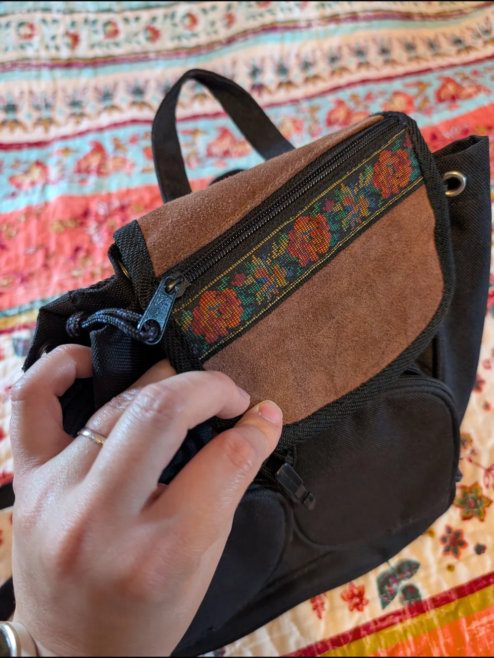 N/A black canvas